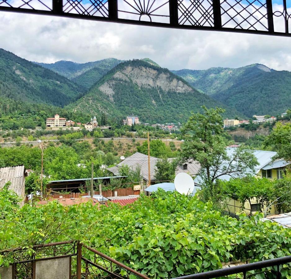 Achela'S Guesthouse Боржомі Екстер'єр фото