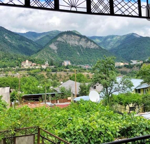 Achela'S Guesthouse Боржомі Екстер'єр фото